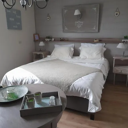 L'hôte Des Géants Couette-café 4*