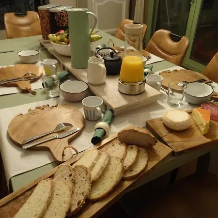 Couette-café L'hôte Des Géants 4*