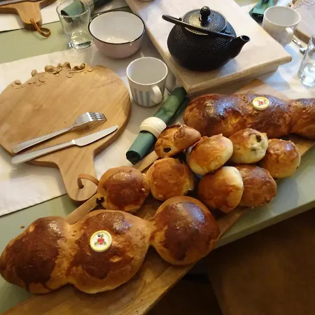 L'hôte Des Géants Bed and breakfast